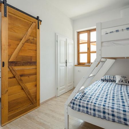 Villa Cirka In Central Istria For 14 Persons With Pool Heating & Pool Table Svetvinčenat المظهر الخارجي الصورة