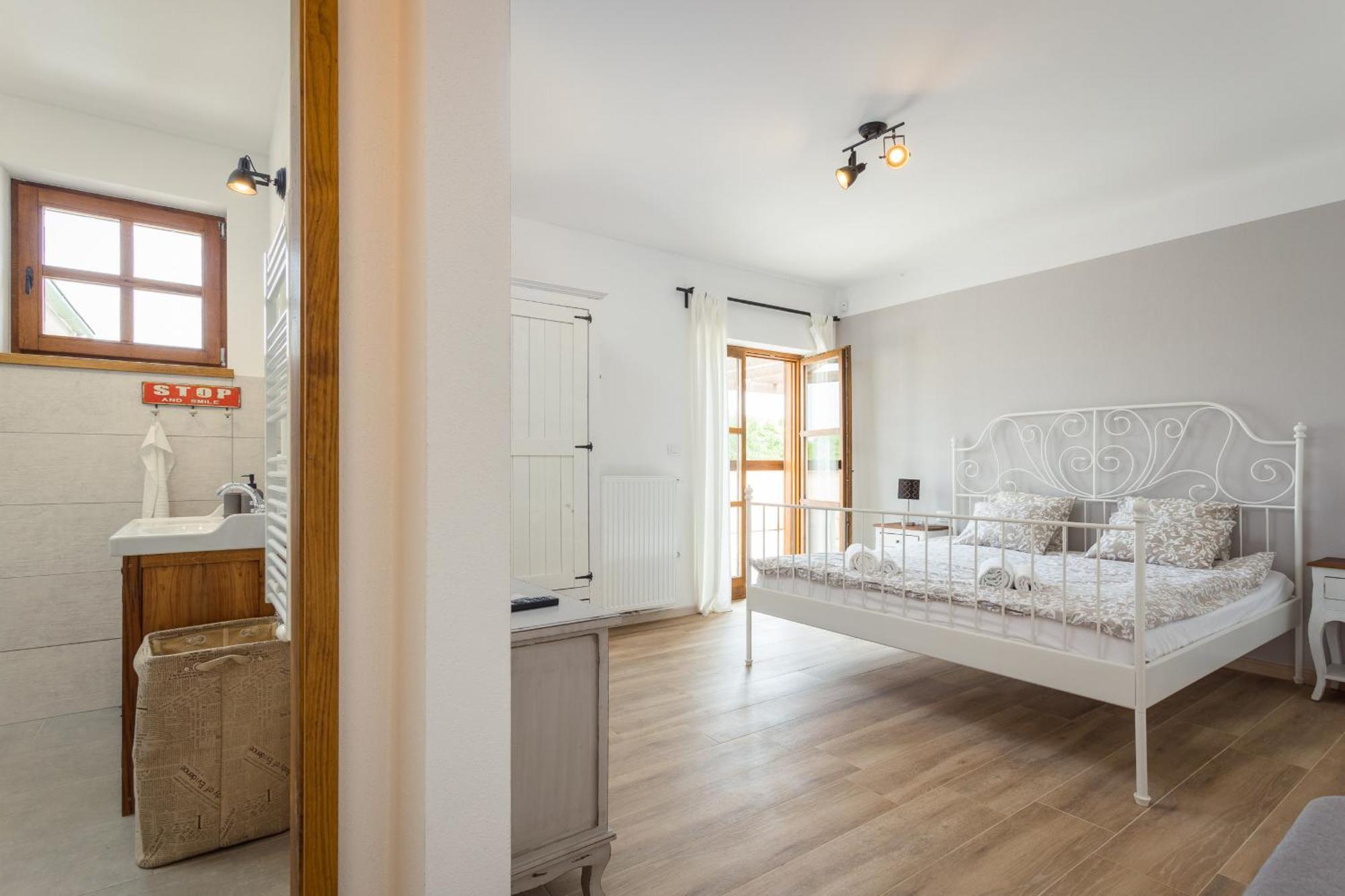 Villa Cirka In Central Istria For 14 Persons With Pool Heating & Pool Table Svetvinčenat المظهر الخارجي الصورة
