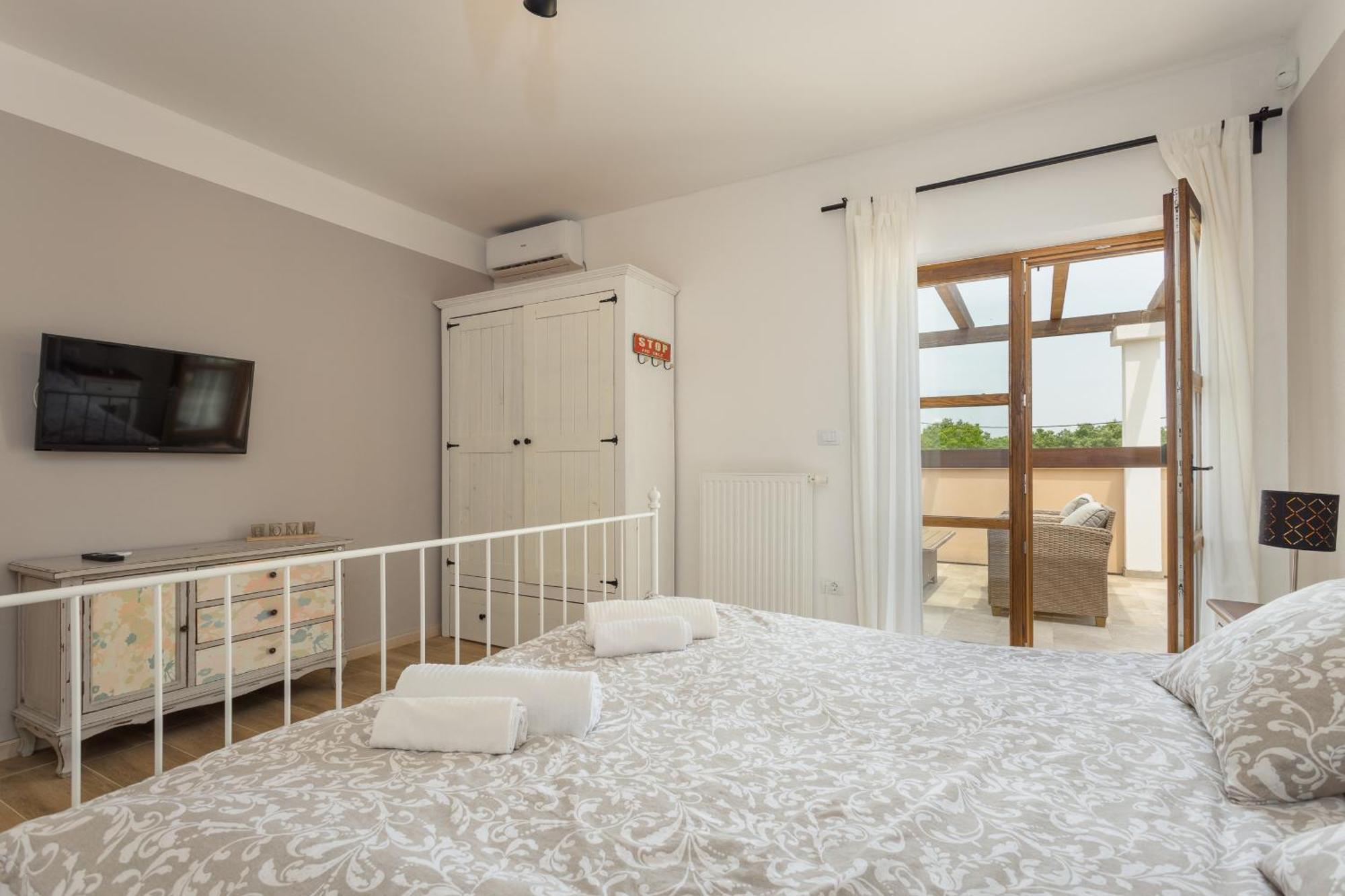Villa Cirka In Central Istria For 14 Persons With Pool Heating & Pool Table Svetvinčenat المظهر الخارجي الصورة