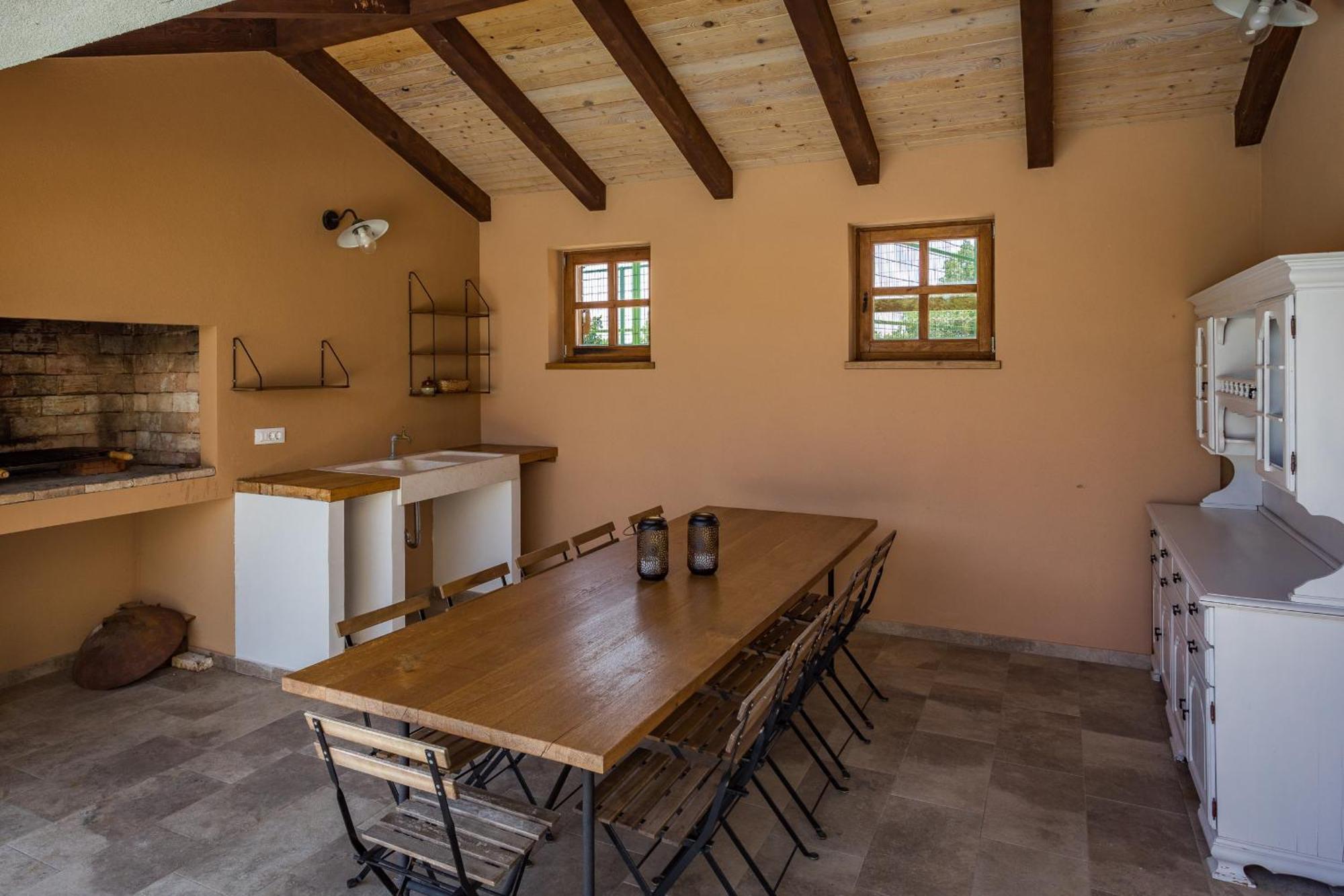 Villa Cirka In Central Istria For 14 Persons With Pool Heating & Pool Table Svetvinčenat المظهر الخارجي الصورة