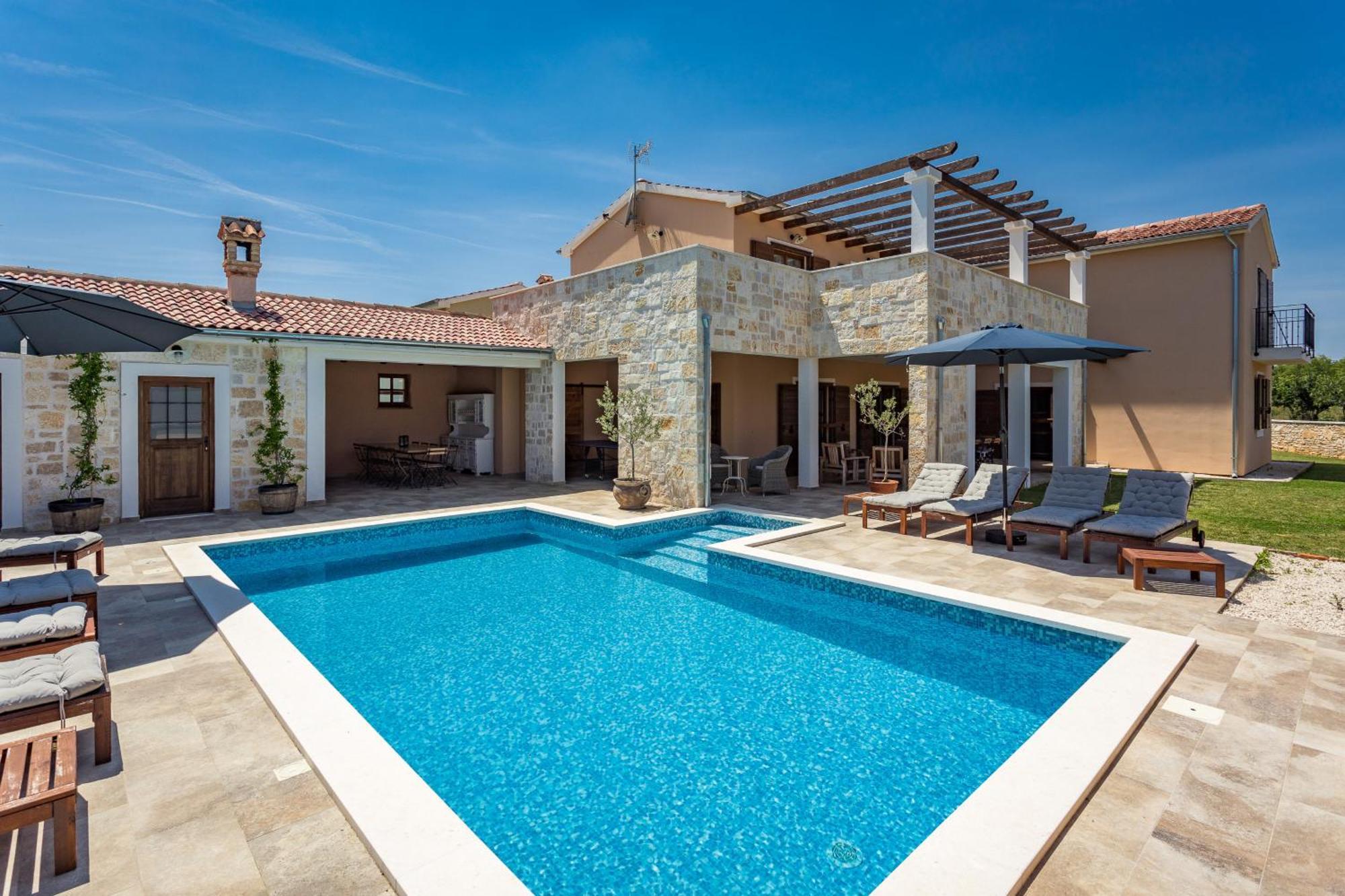 Villa Cirka In Central Istria For 14 Persons With Pool Heating & Pool Table Svetvinčenat المظهر الخارجي الصورة