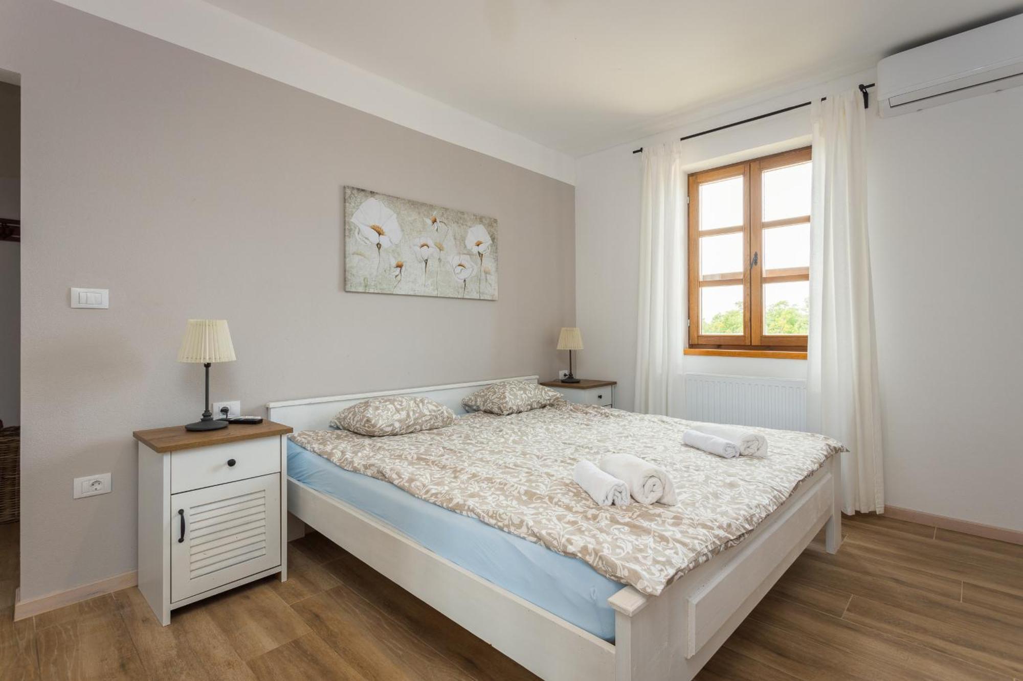 Villa Cirka In Central Istria For 14 Persons With Pool Heating & Pool Table Svetvinčenat المظهر الخارجي الصورة